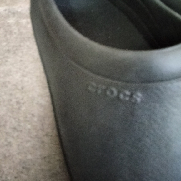Unisex Crocs - Picture 2 of 10